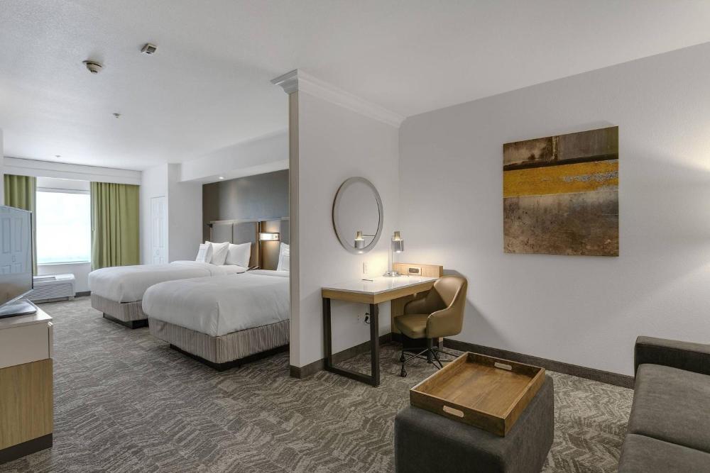 Queen Suite with Trundle Bed - Hearing Accessible interior